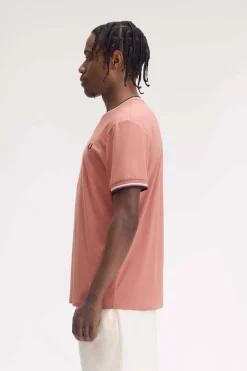 camiseta hombre Fred Perry m1588 y63 rosa crudo azul marino