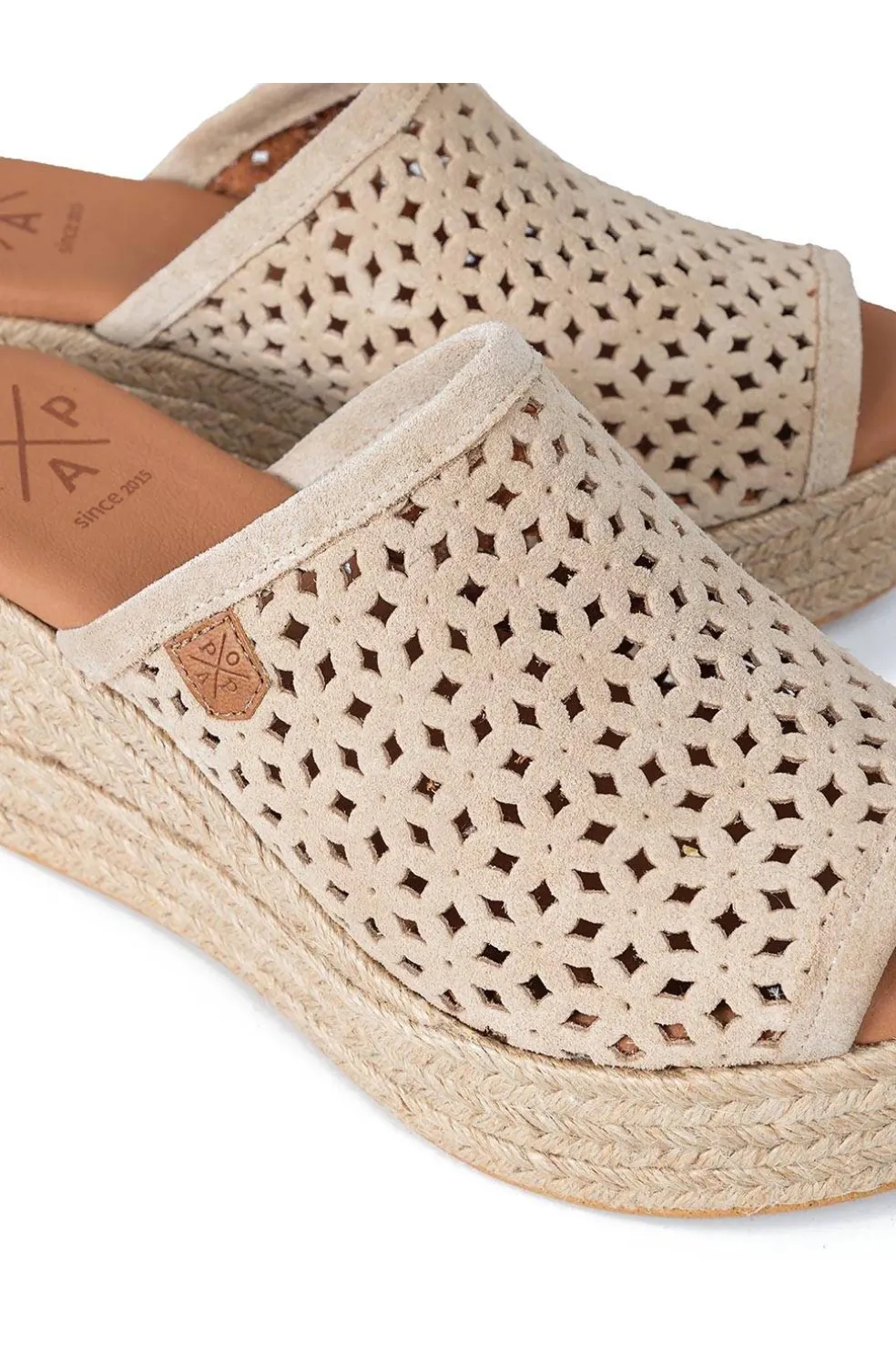 Sandalia cuña baja yute popa arenita picado beige