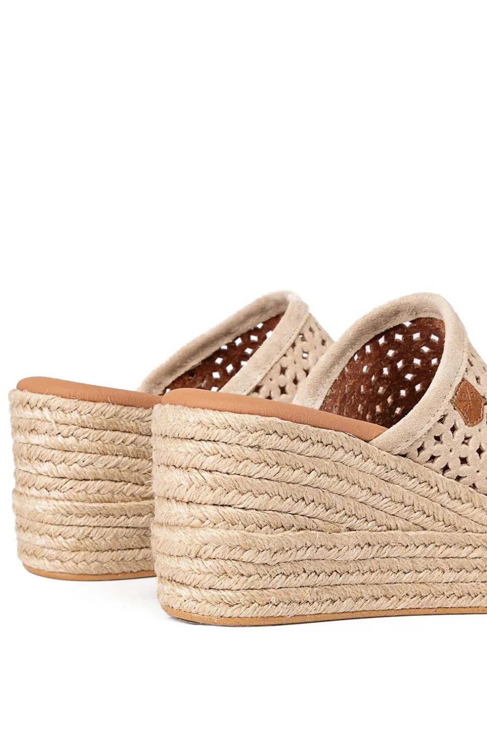 Sandalia cuña baja yute popa arenita picado beige